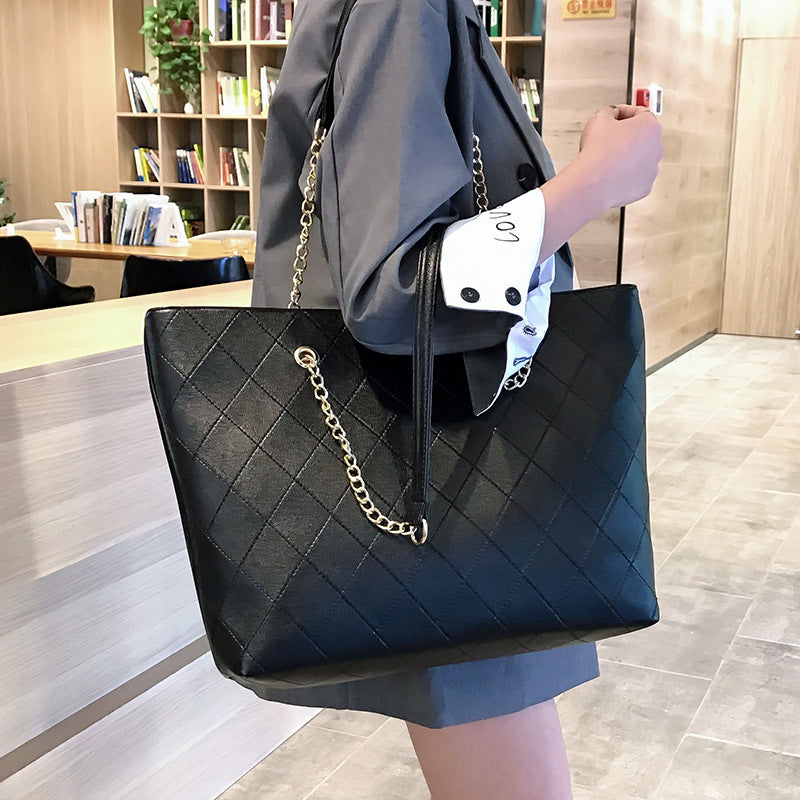 Quilted Women’s Fashion Tote Bag