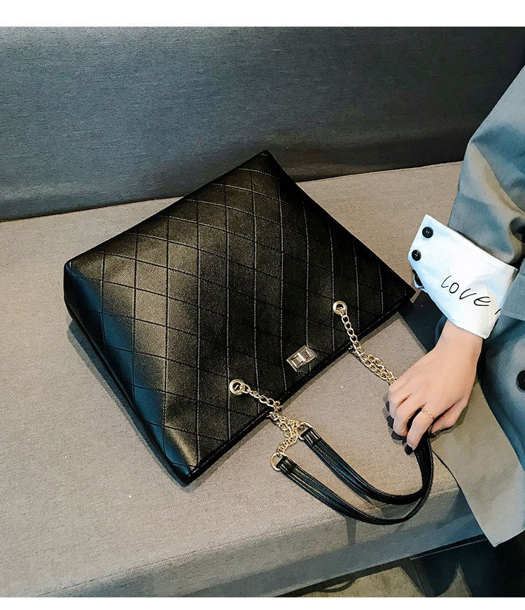 Quilted Women’s Fashion Tote Bag